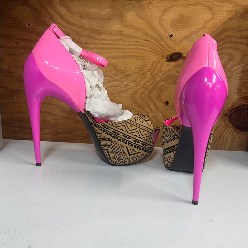 New in the box Privileged stiletto’s pink and tan never worn